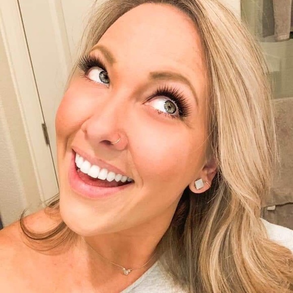 Magnetic 🧲 LASHES! 💃🏽 - Picture 5 of 8